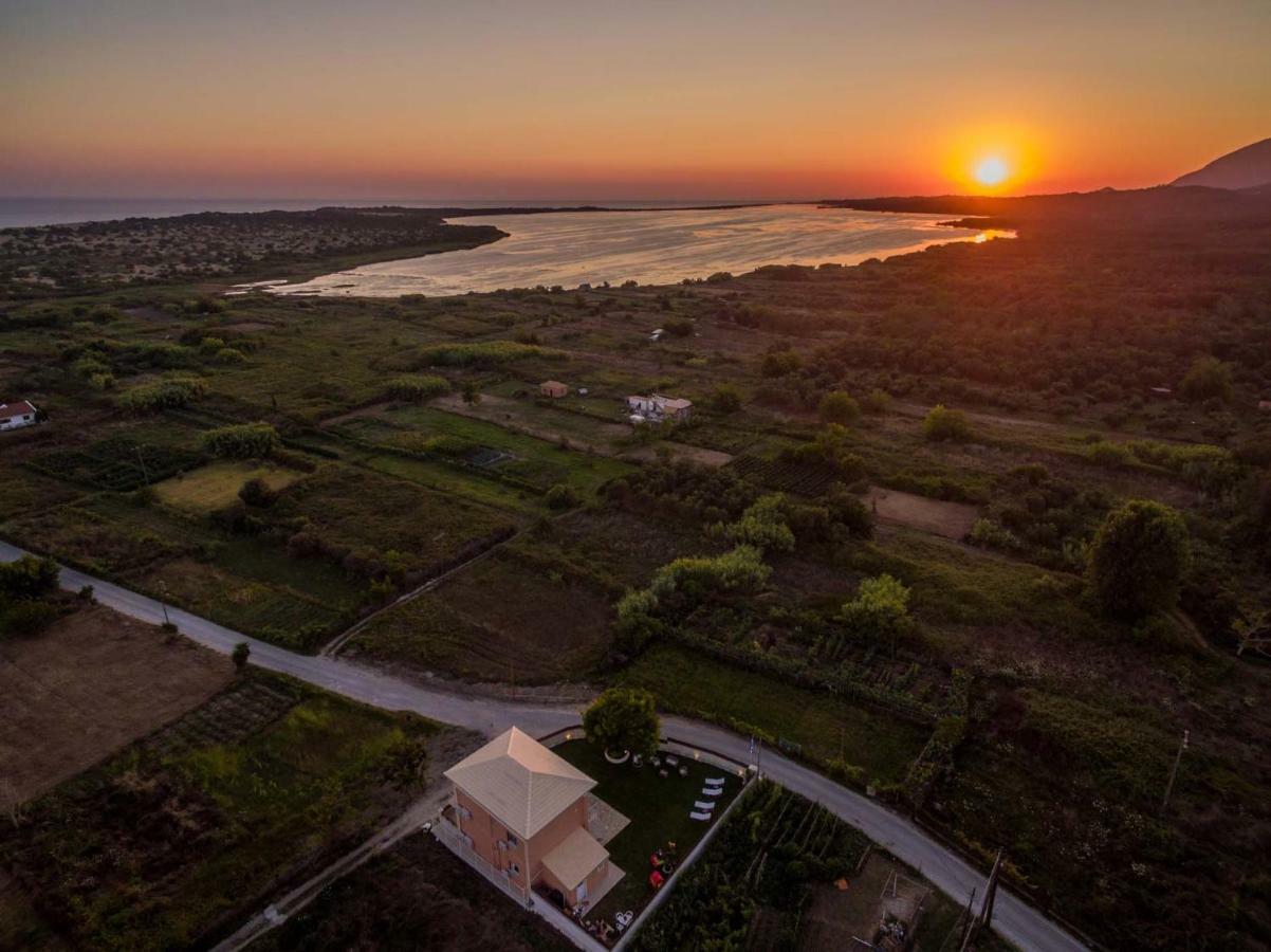 Villa Nissos Línia 外观 照片